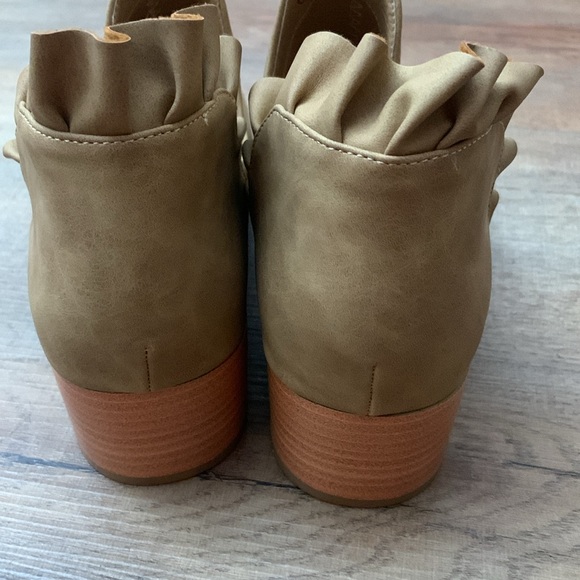 NWOT bootie - Picture 3 of 4